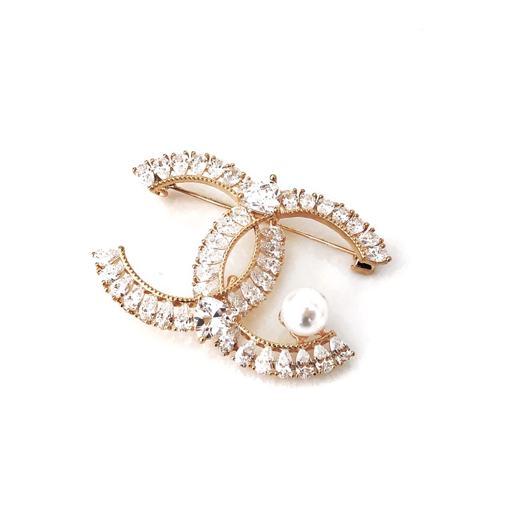 BNWOT Crystal Pendant